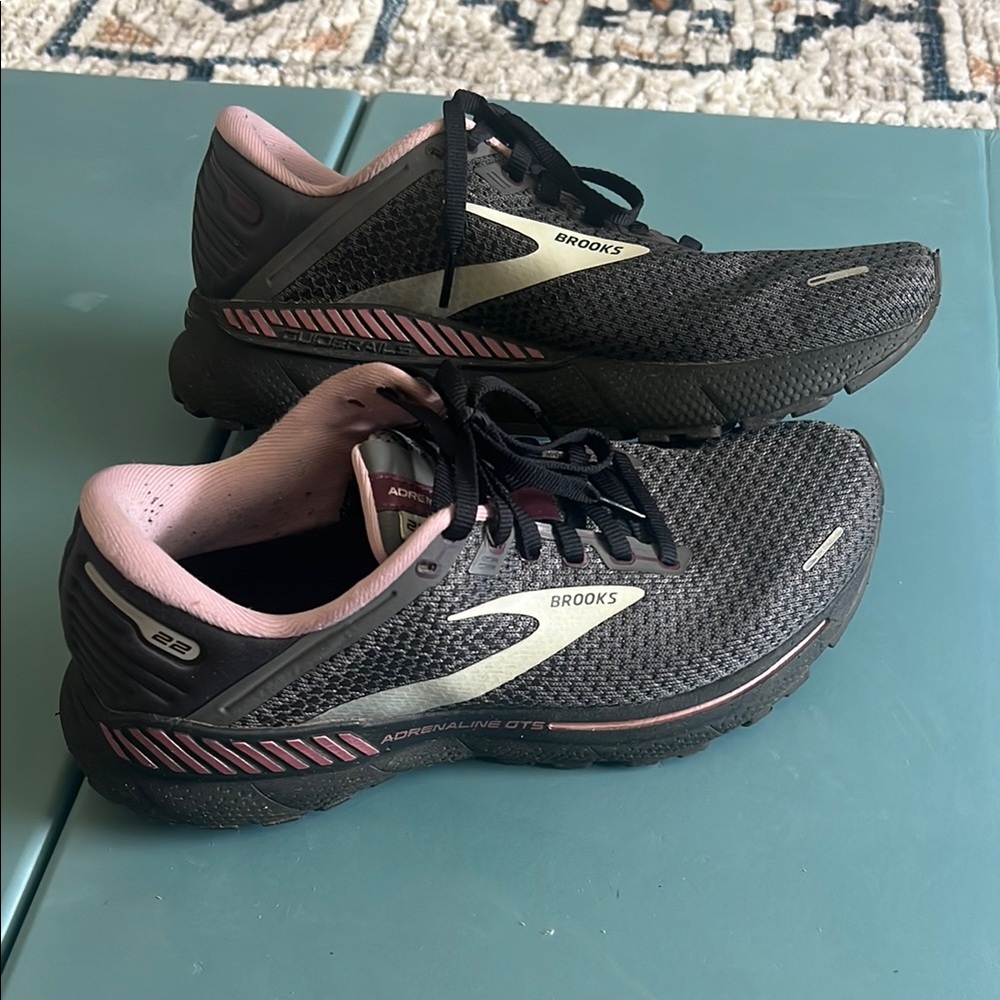Brooks Adrenaline GTS 22 women’s 8.5